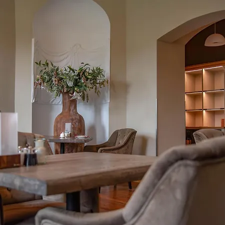 Schloss Rattey - Haus Weinwerk Hotel Schonbeck (Mecklenburg-Vorpommern)