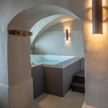 Schloss Rattey - Haus Weinwerk Schonbeck (Mecklenburg-Vorpommern)