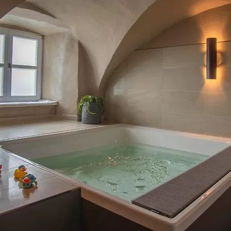 Schloss Rattey - Haus Weinwerk Schonbeck (Mecklenburg-Vorpommern)